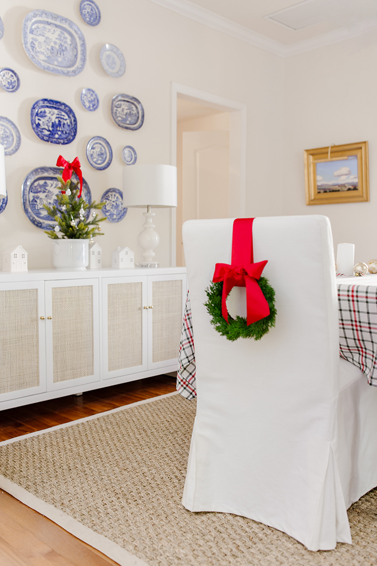 christmas chair wreath, dining room christmas decor, diy tutorial, ikea slipcovered chairs